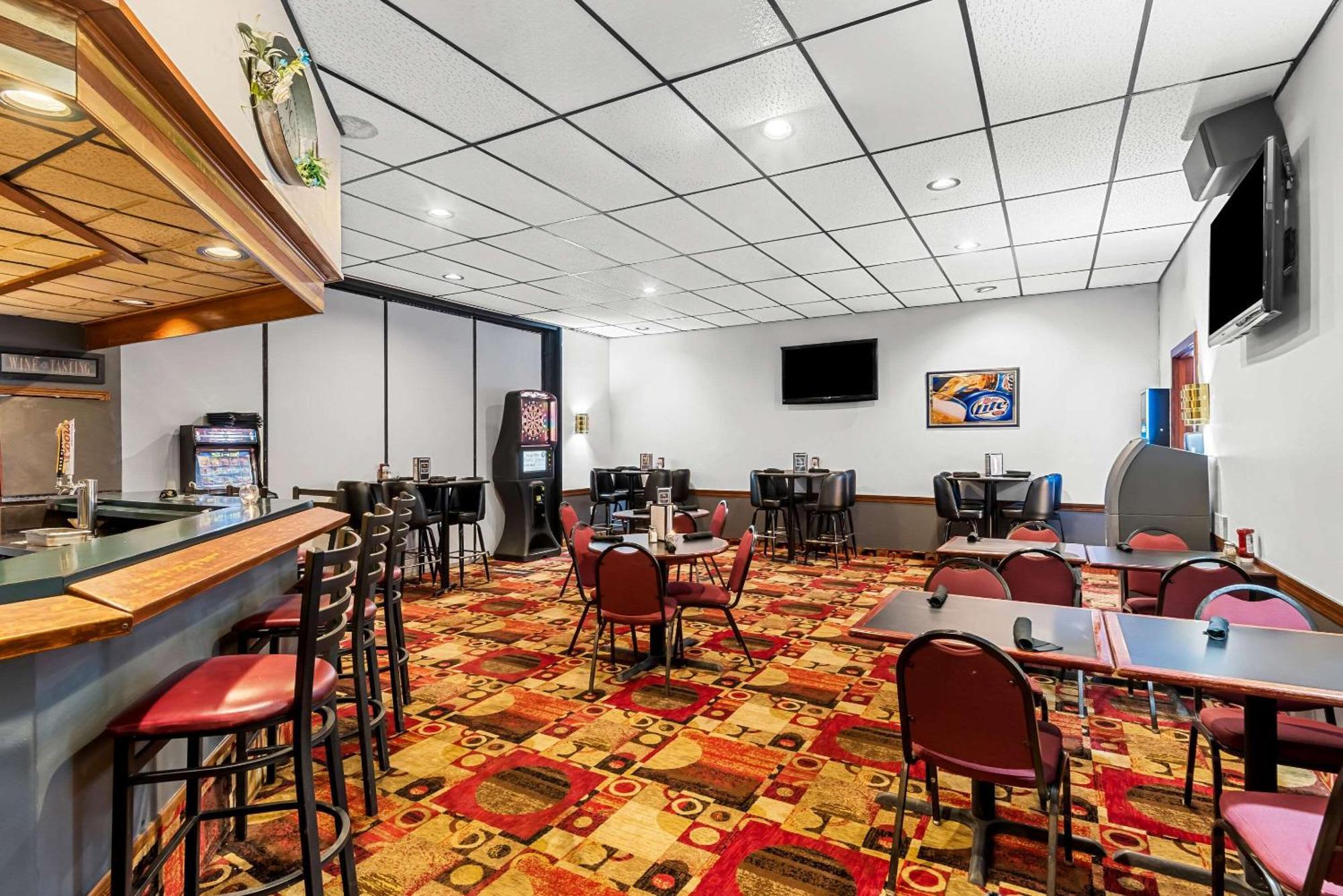 Quality Inn Форт Додж Екстериор снимка