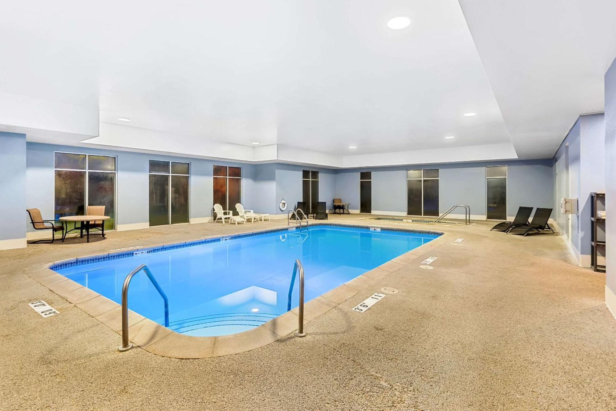 Quality Inn Форт Додж Екстериор снимка