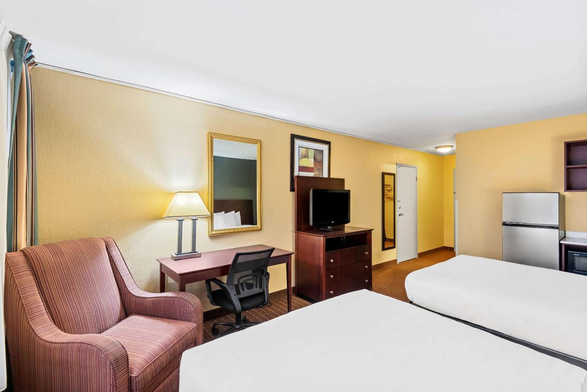 Quality Inn Форт Додж Екстериор снимка